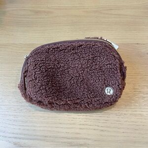 Lululemon Everywhere Belt Bag Fleece